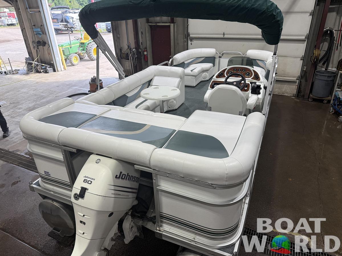 Used 2003 Weeres 200 SunTanner & 60HP Johnson 4Stroke -$11,995