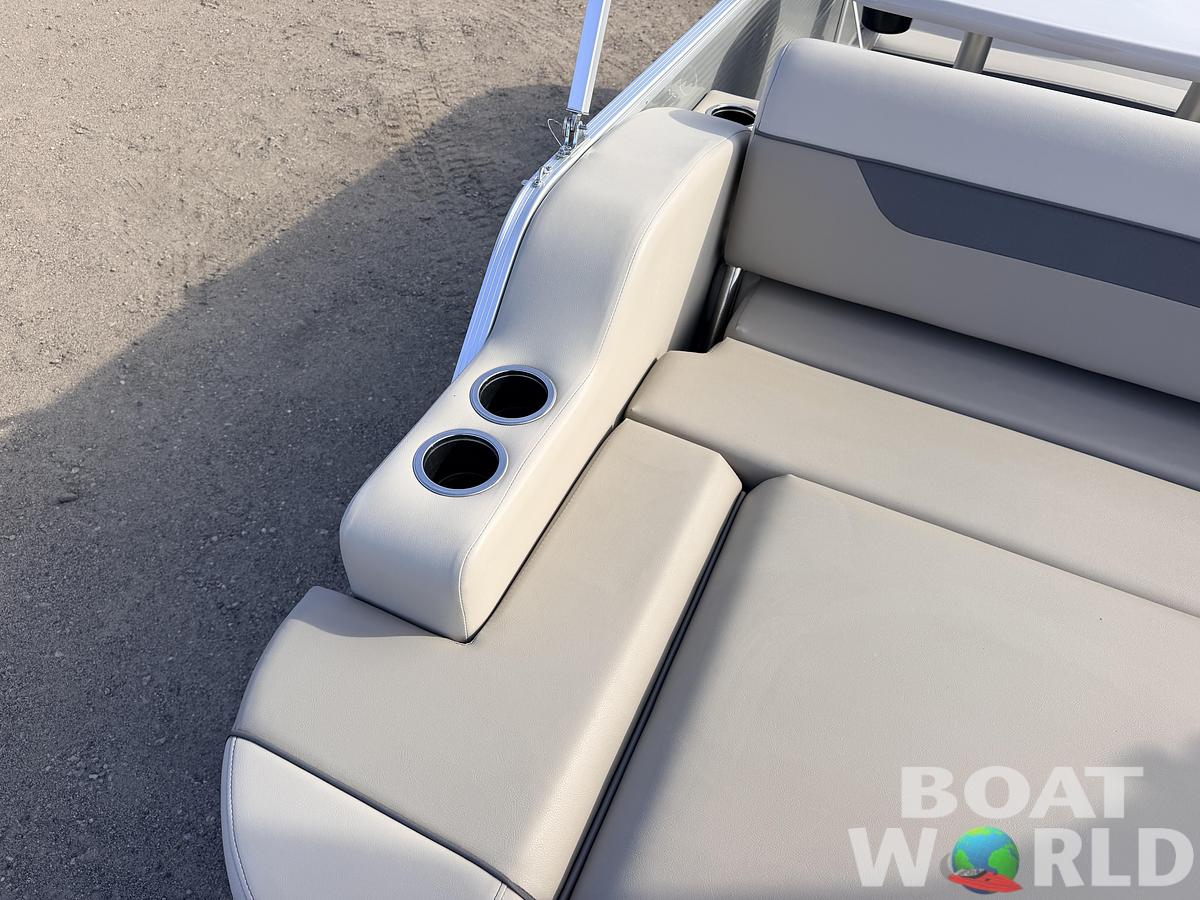 Used 2020 Princecraft Vectra 21 Rear Lounge Dinette Pontoon & 60HP Mercury 4Stroke -$24,995