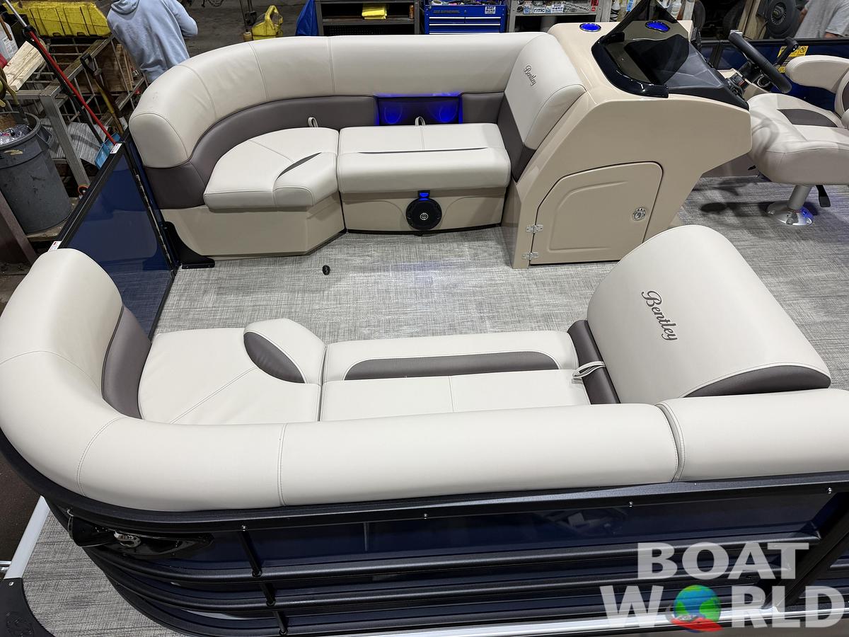 2026 Bentley Pontoons Legacy 220 QSB Swingback 