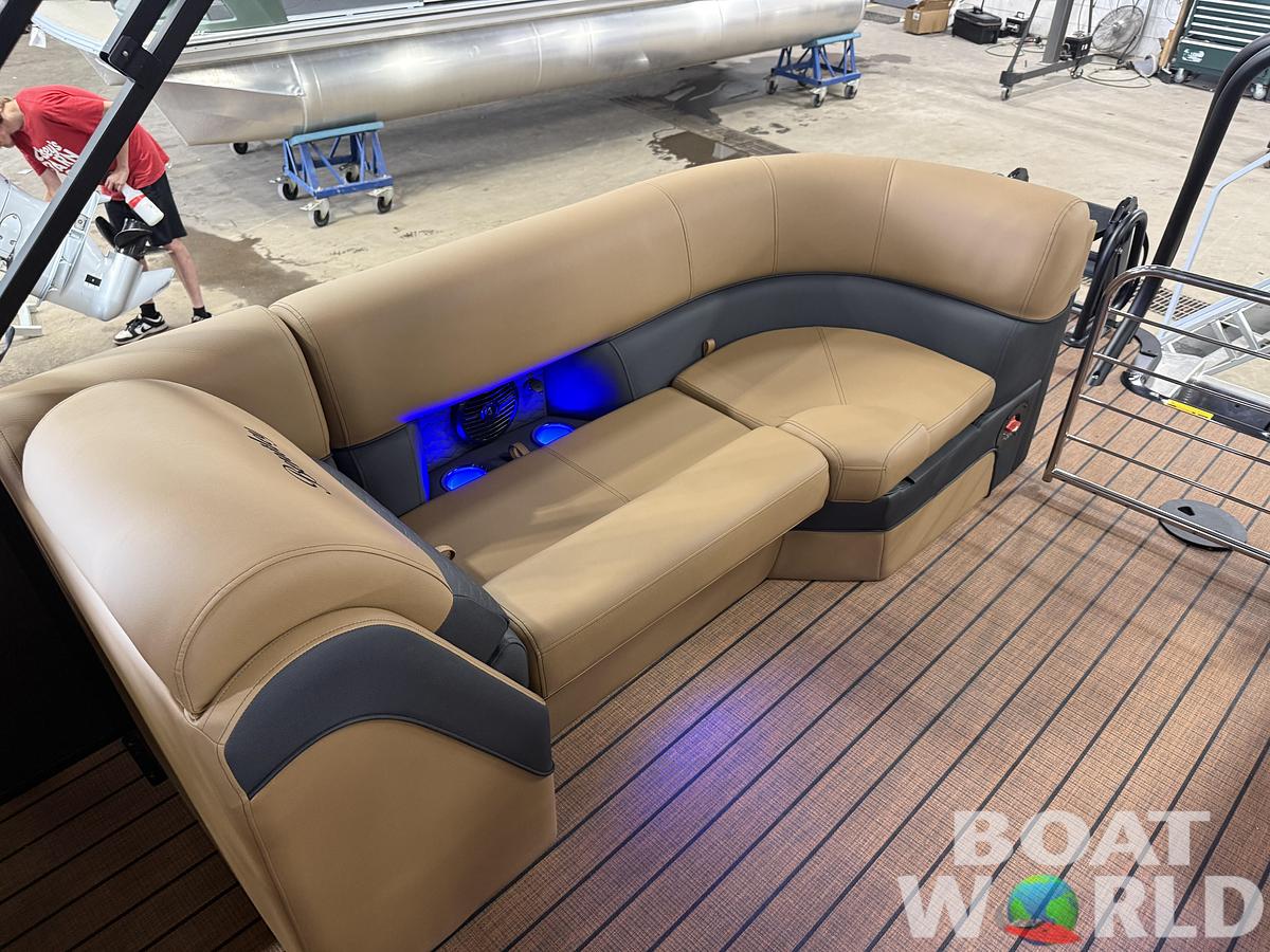 2026 Bentley 300HP Elite 253 Admiral Quad Lounge Tritoon $79995