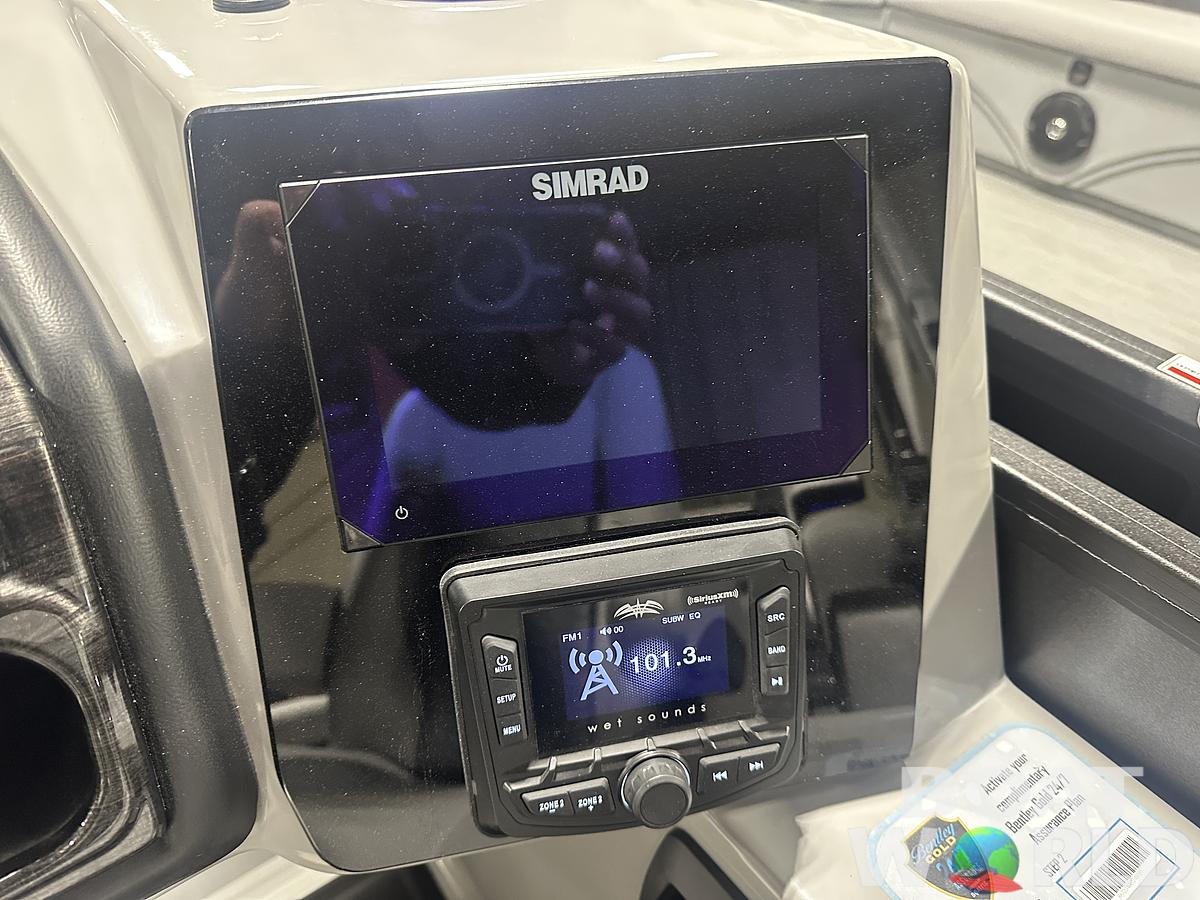 2025 Bentley Pontoons Elite 223 Admiral Quad Lounge Tritoon & Honda 4-Stroke EFI