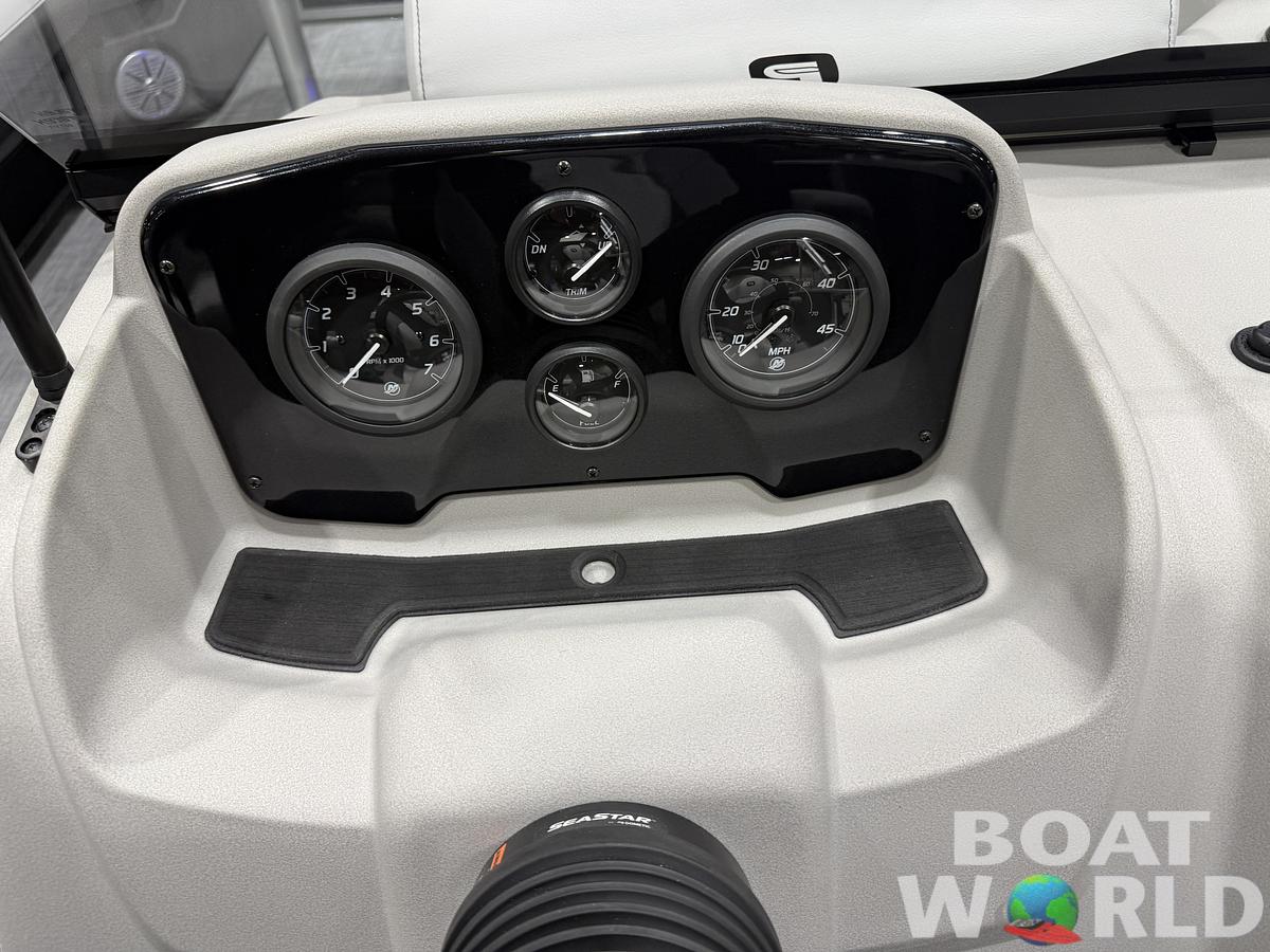 2026 Princecraft Vectra 23 RL Long Lounge Swingback Tritoon 