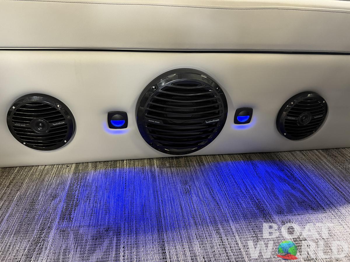 2026 Bentley Pontoons Elite 223 Swingback Tritoon