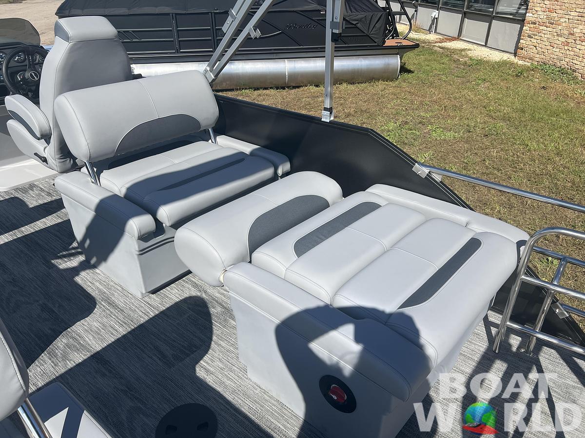 2026 Bentley Pontoons Legacy 220 QSB Swingback