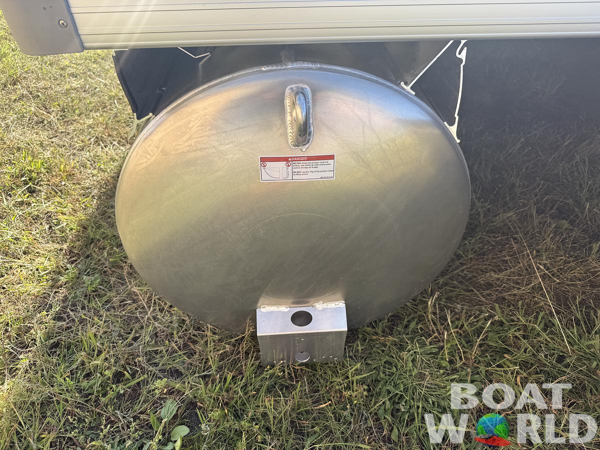 2026 Princecraft Vectra 23 RL SS Swingback Pontoon & Mercury 4-Stroke EFI