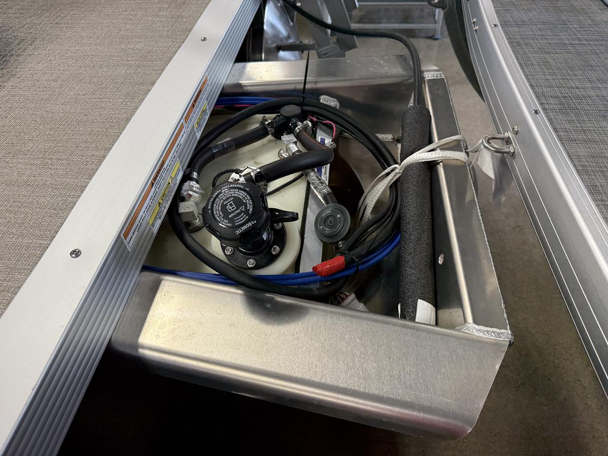 2026 Tahoe Pontoons Sport 2385 Swingback (VRB) & Honda 4-Stroke EFI