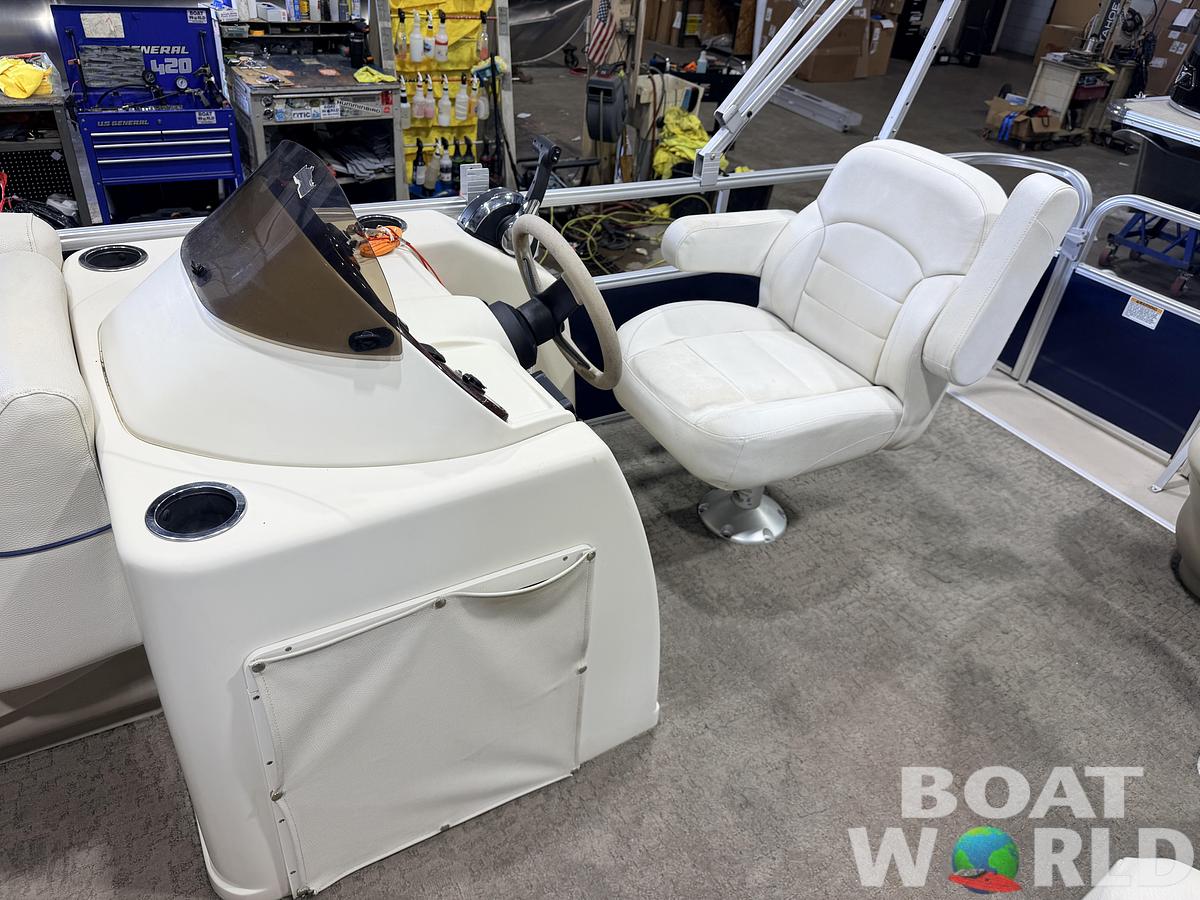 Used 2015 SunChaser 8520 Classic Cruise & 30HP Mercury 4Stroke EFI -$14,995