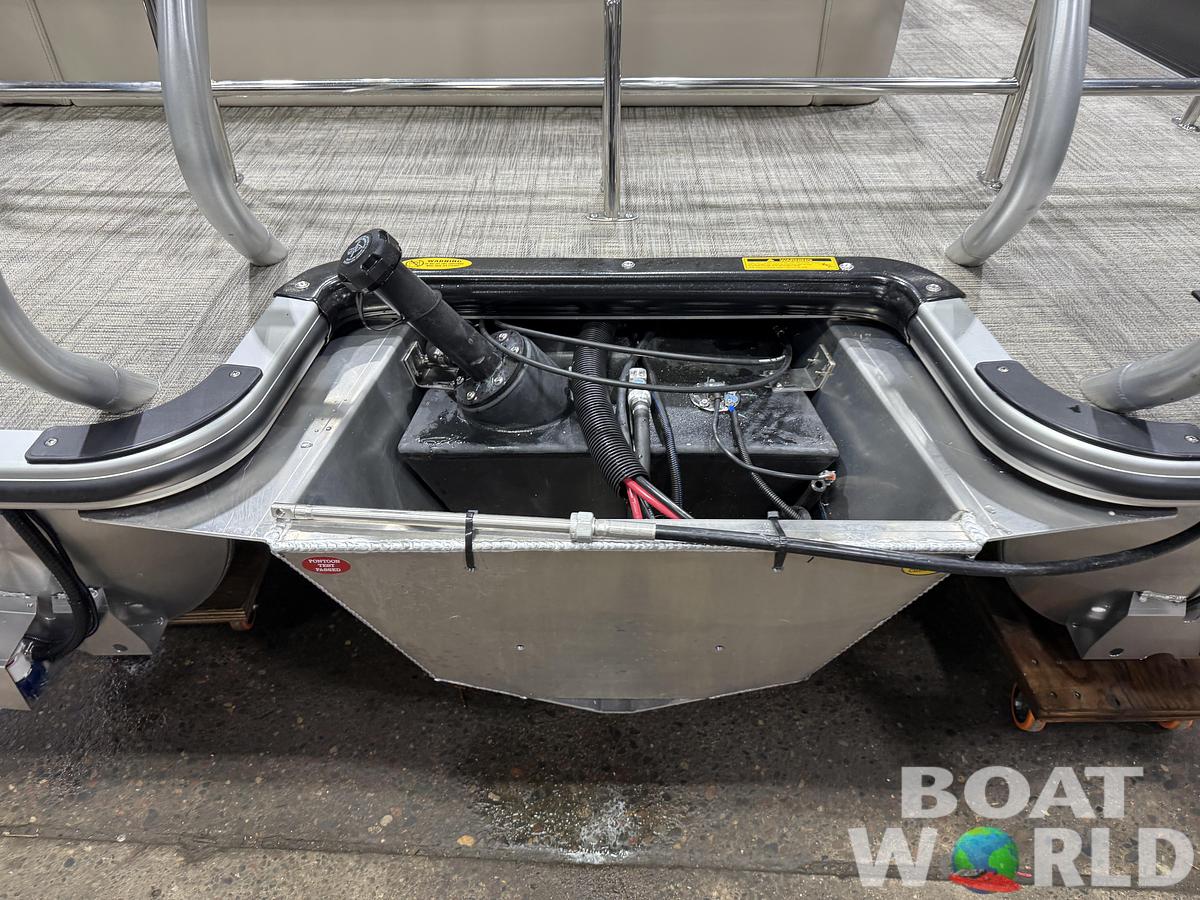 2026 Bentley Pontoons Legacy 220 Swingback 