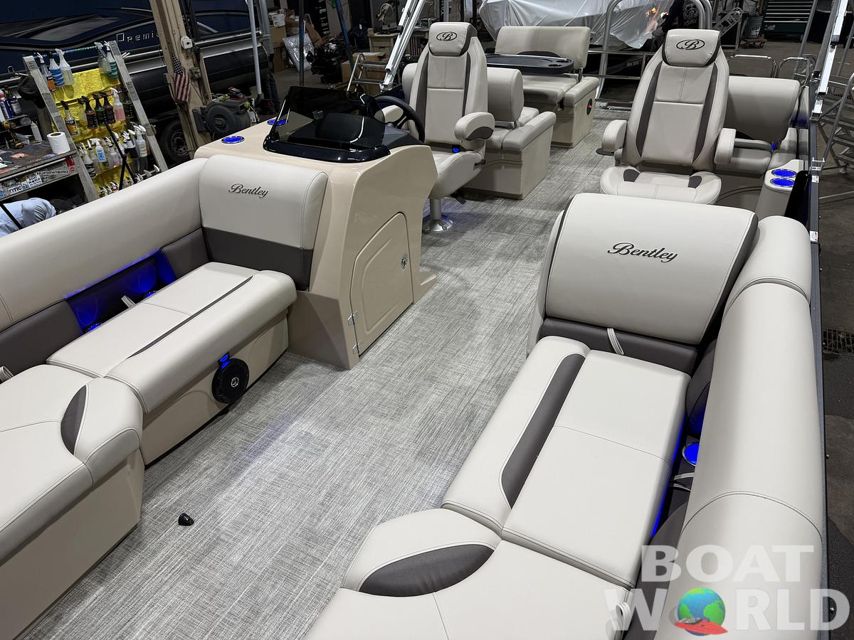 2026 Bentley Pontoons Legacy 220 QSB Swingback 