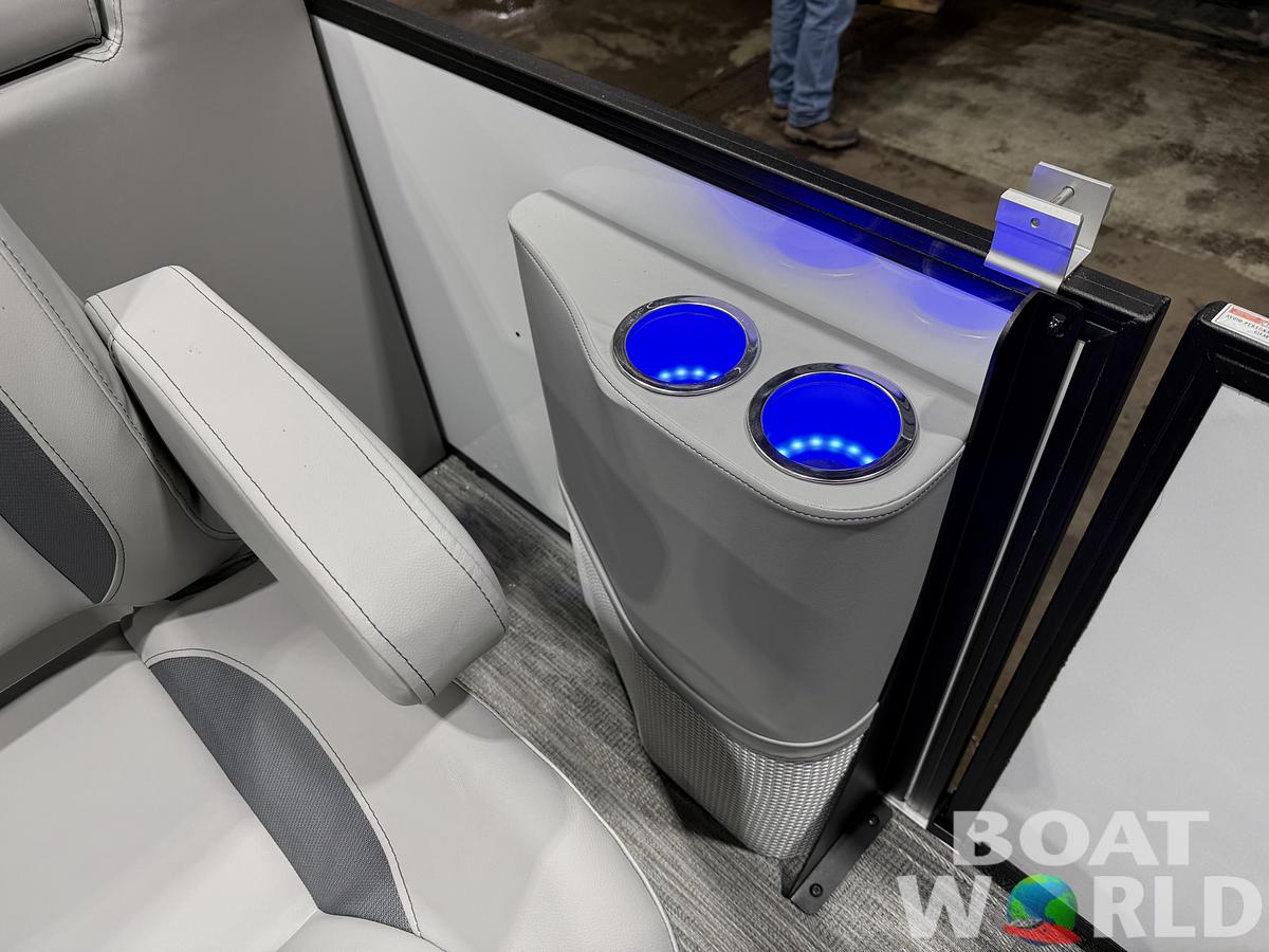 2026 Bentley Pontoons Legacy 223 Navigator Quad Lounge Tritoon