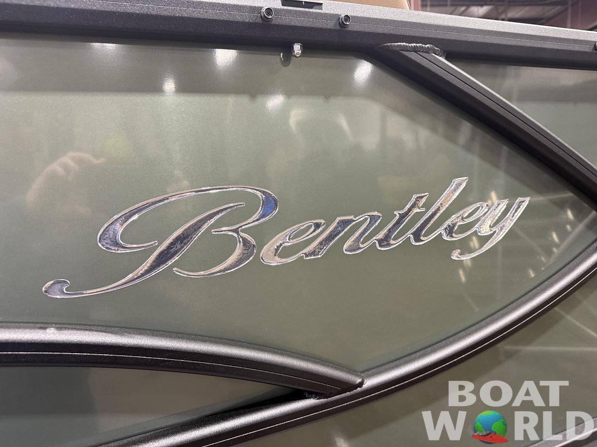 2026 Bentley Pontoons Legacy 223 QSB Swingback Tritoon 