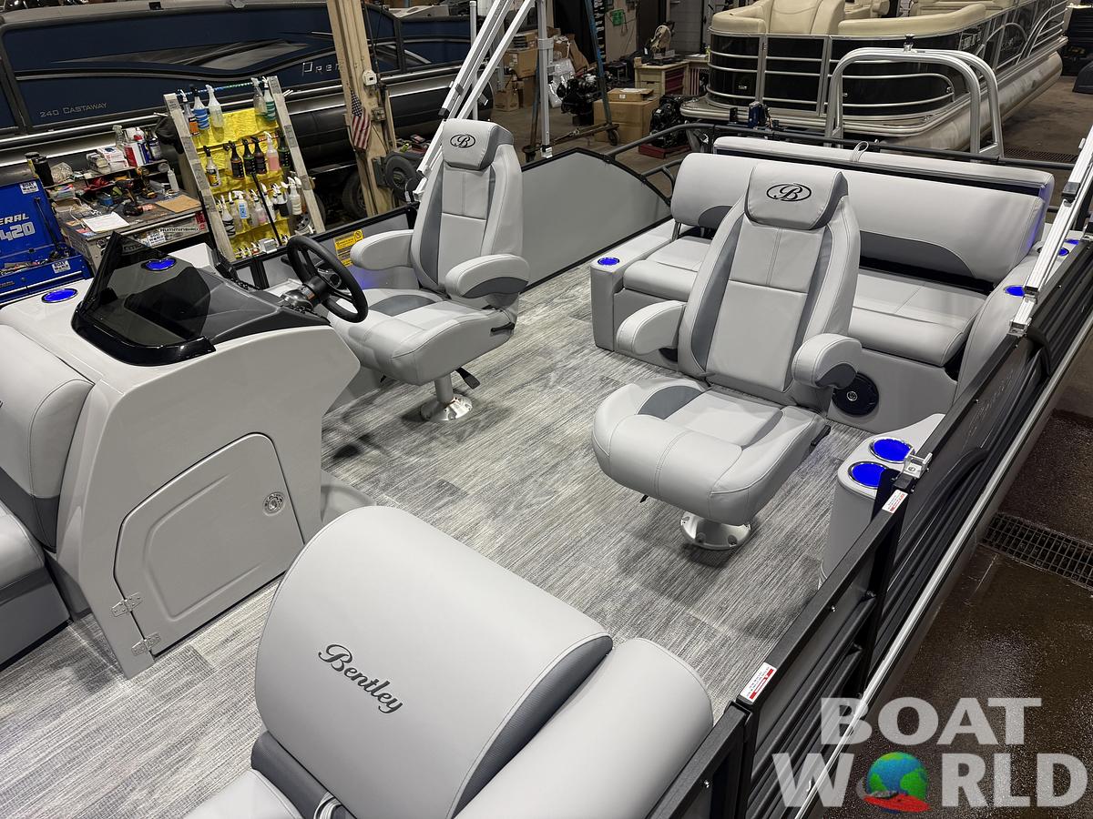 2026 Bentley Pontoons Legacy 220 Swingback 