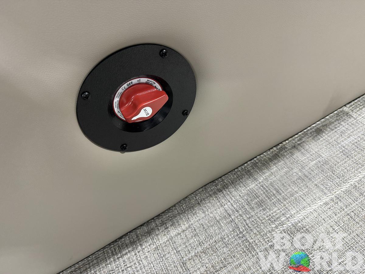 2026 Bentley Pontoons Legacy 220 Swingback 