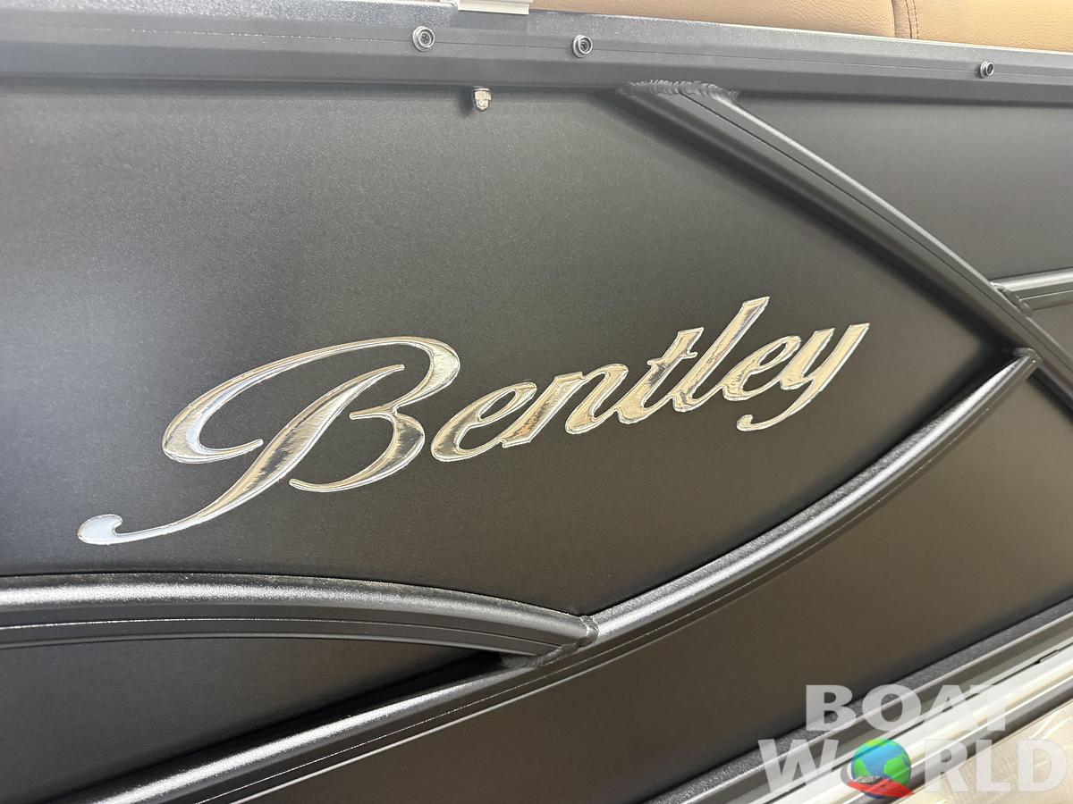 2026 Bentley Legacy 220 Navigator DL Quad Lounge $42995