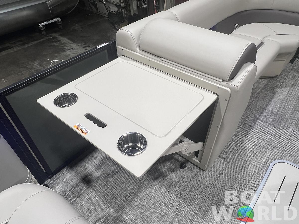 2026 Bentley Pontoons Legacy 223 Swingback Tritoon