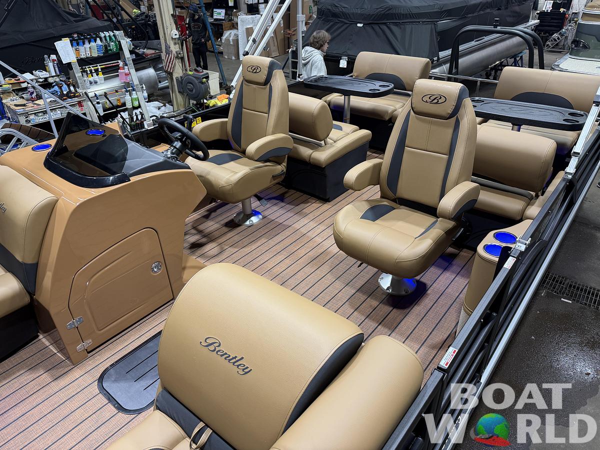 2026 Bentley Pontoons Legacy 223 QSB Swingback Tritoon 