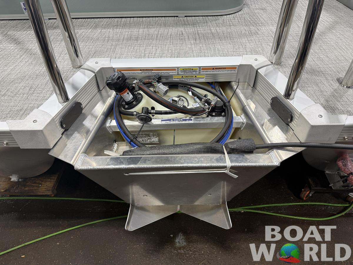 2026 Tahoe Sport VRB 2385 Swingback & 4-Stroke $34995