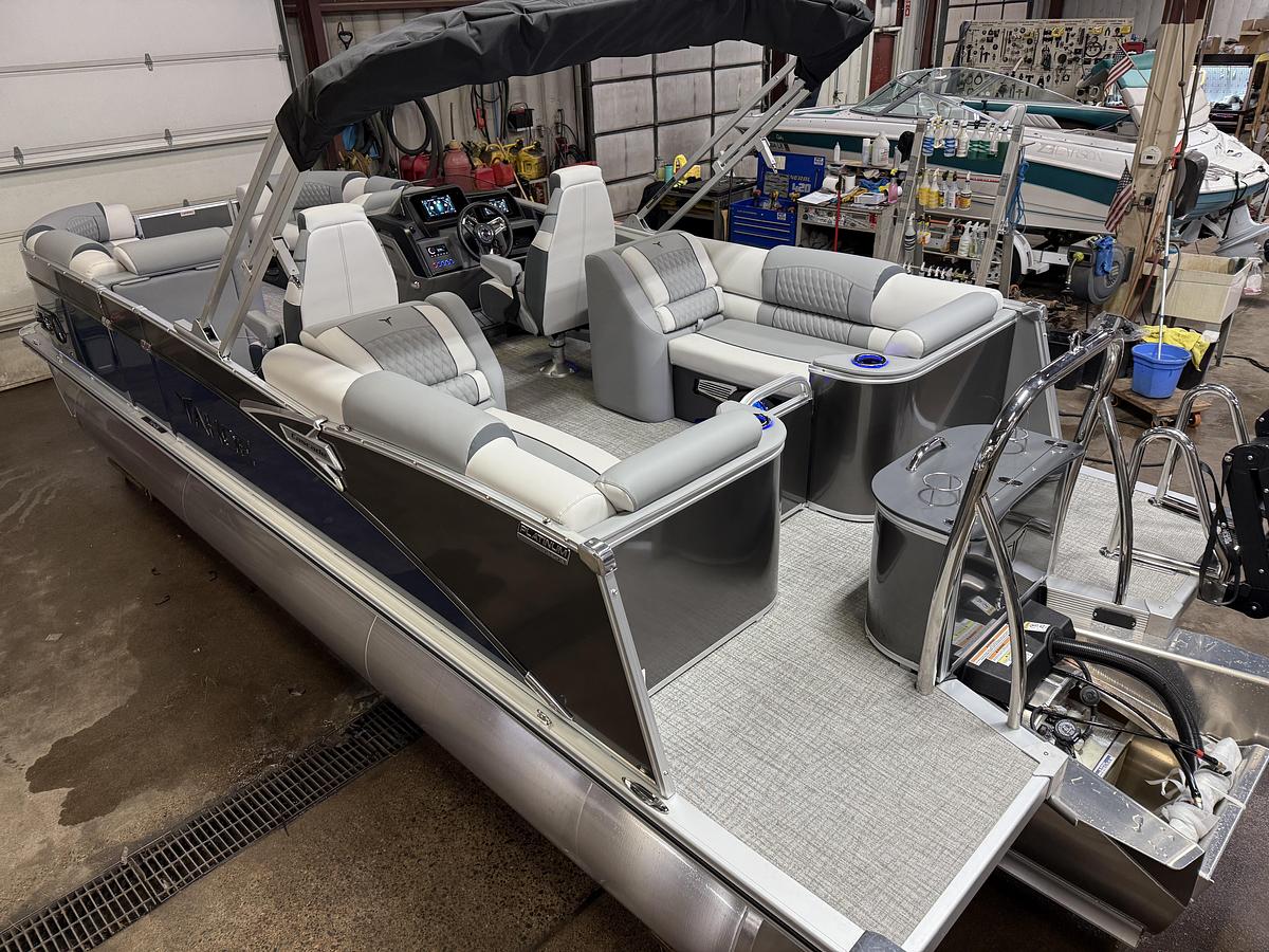 2025 Tahoe Pontoons Cascade 2385 Quad Lounge Tritoon & 225HP 4-Stroke