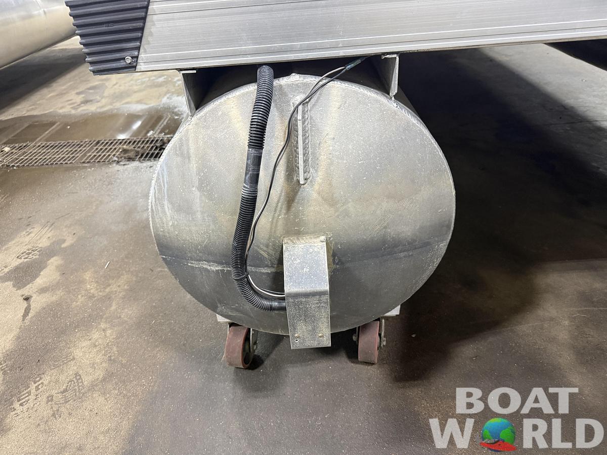 Used 2005 Leisure Island 2021 & 40HP