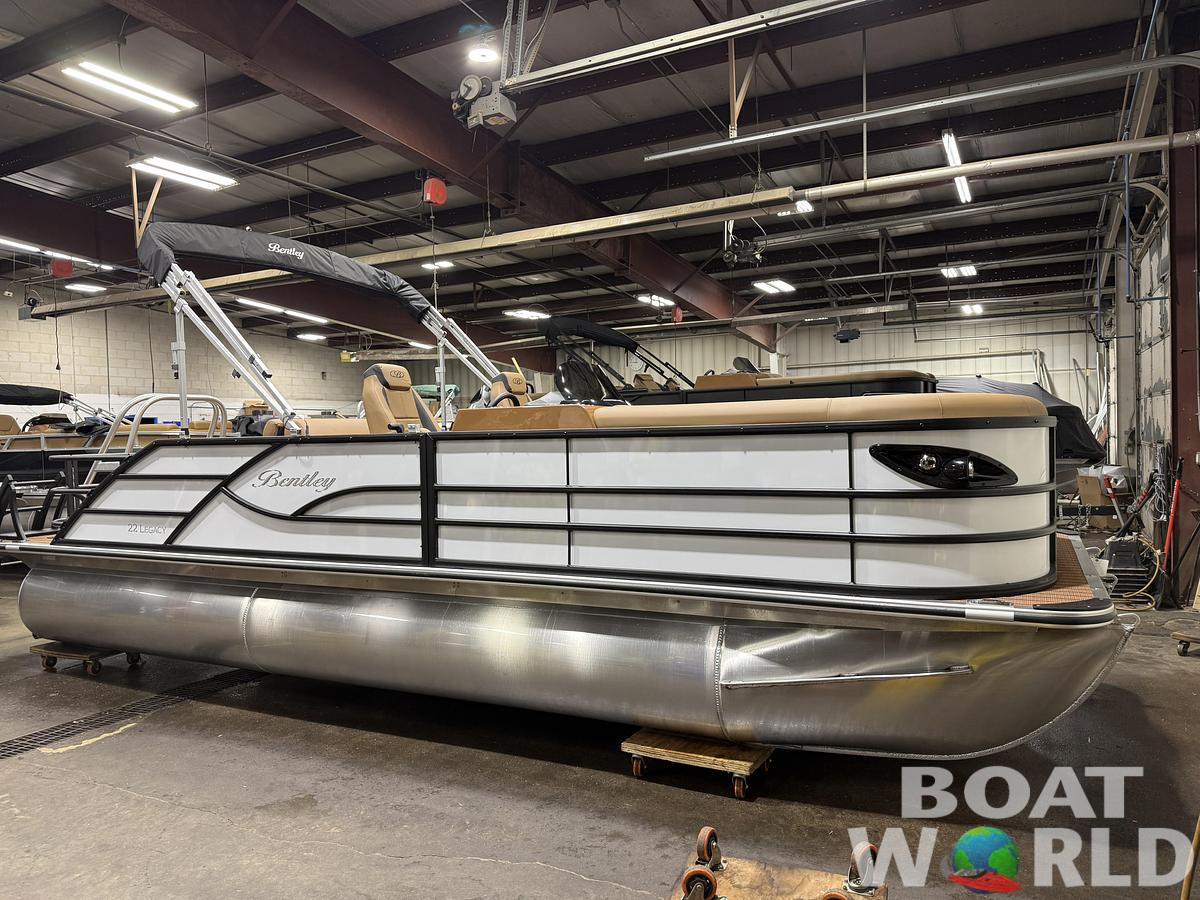 2026 Bentley Pontoons Legacy 223 Swingback Tritoon 
