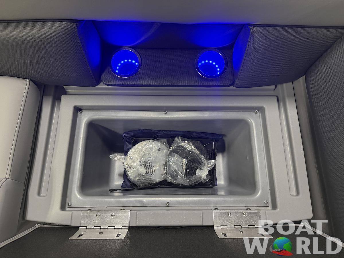 2026 Bentley Pontoons Legacy 220 Swingback & 4-Stroke EFI