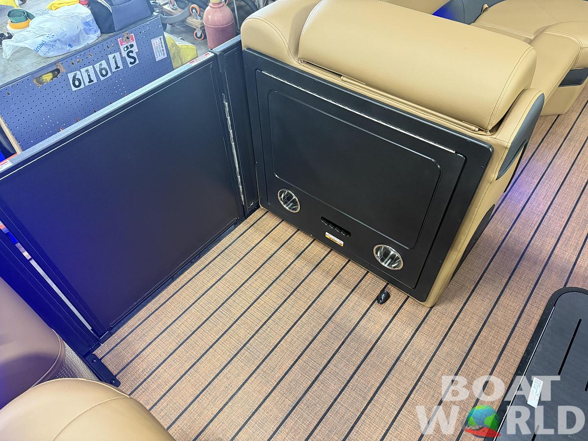 2026 Bentley Pontoons Elite 223 Swingback Tritoon
