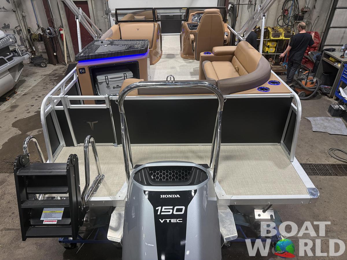 2026 Tahoe Pontoons LTZ 2385 Elite Windshield Tritoon