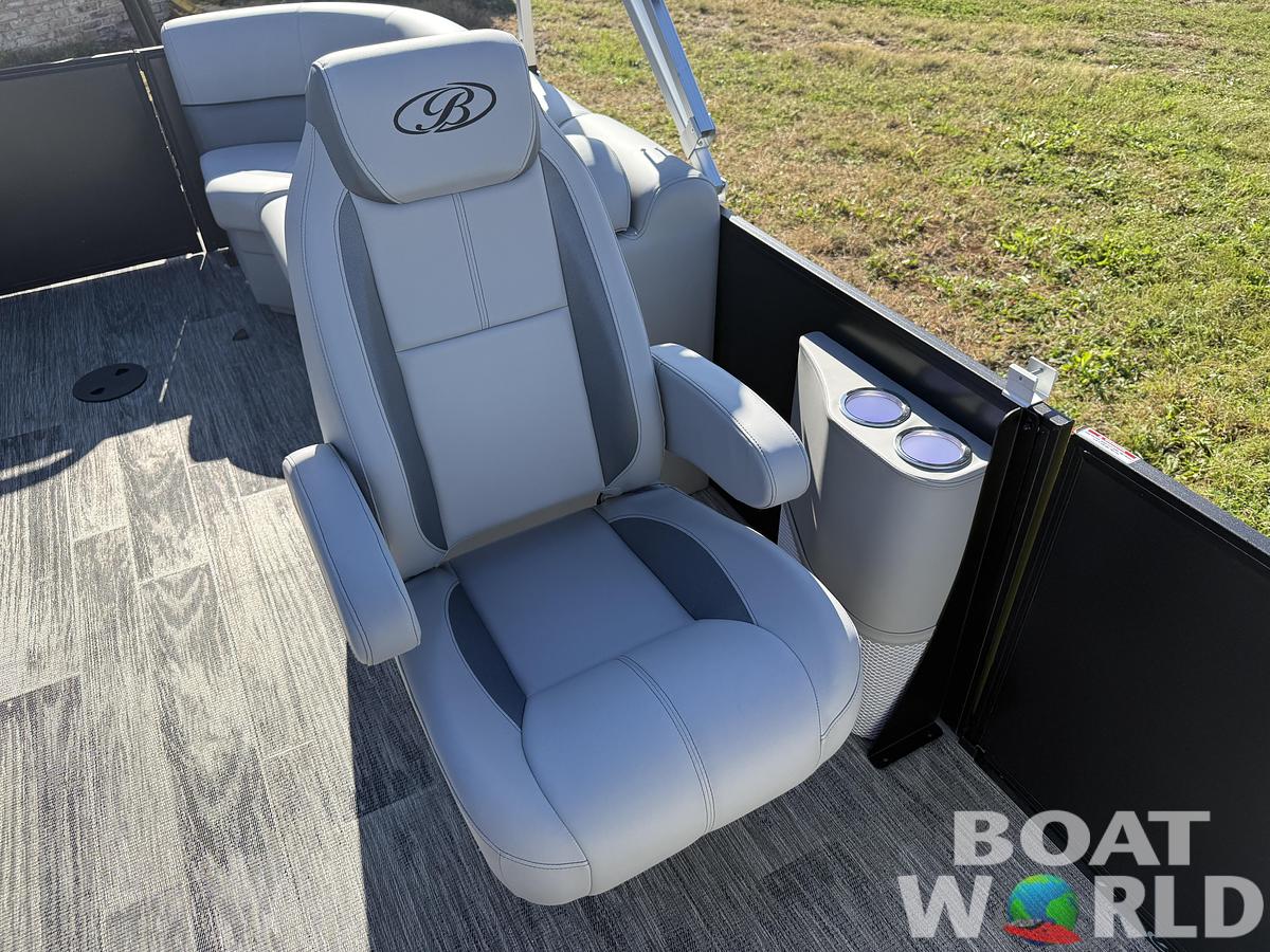 2026 Bentley Pontoons Legacy 220 Navigator Quad Lounge 