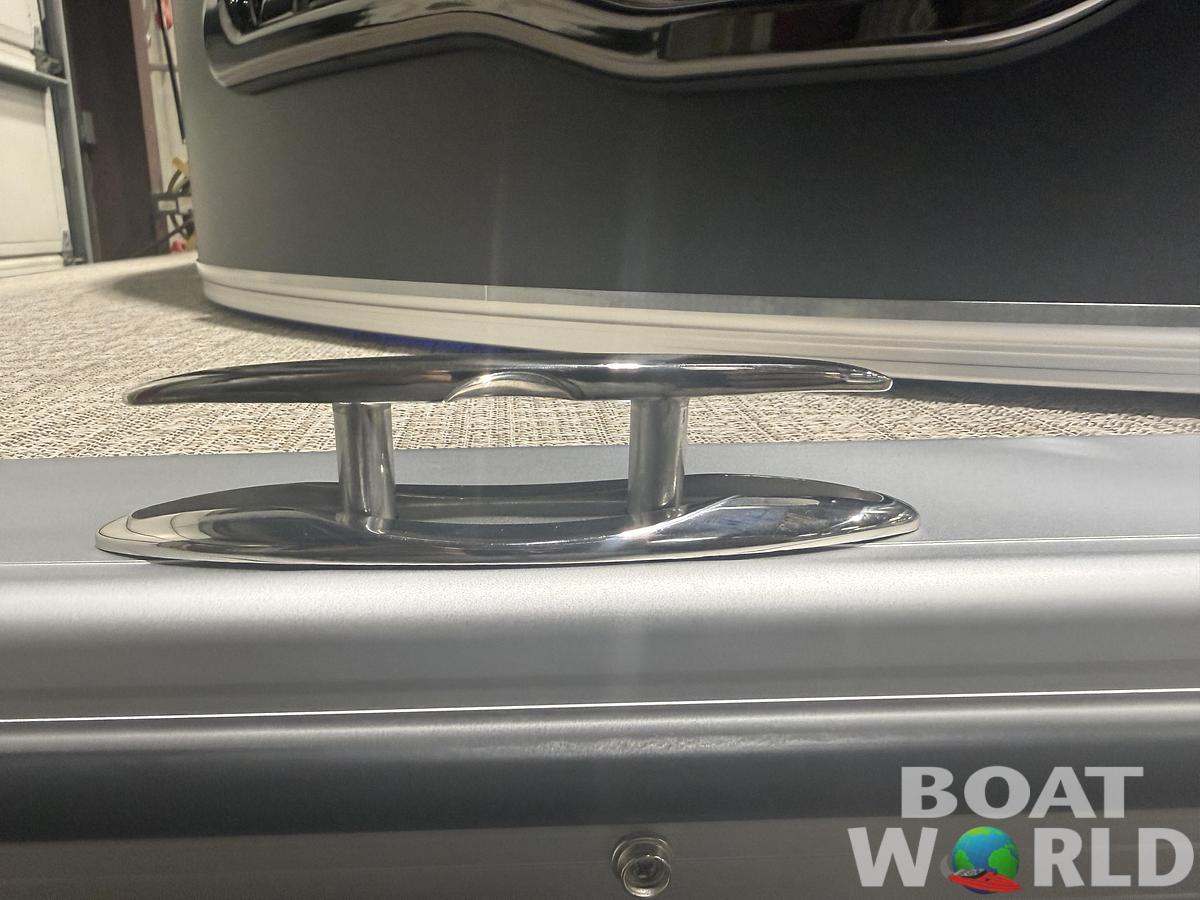 2026 Tahoe Pontoons LTZ 2385 Elite Windshield Tritoon