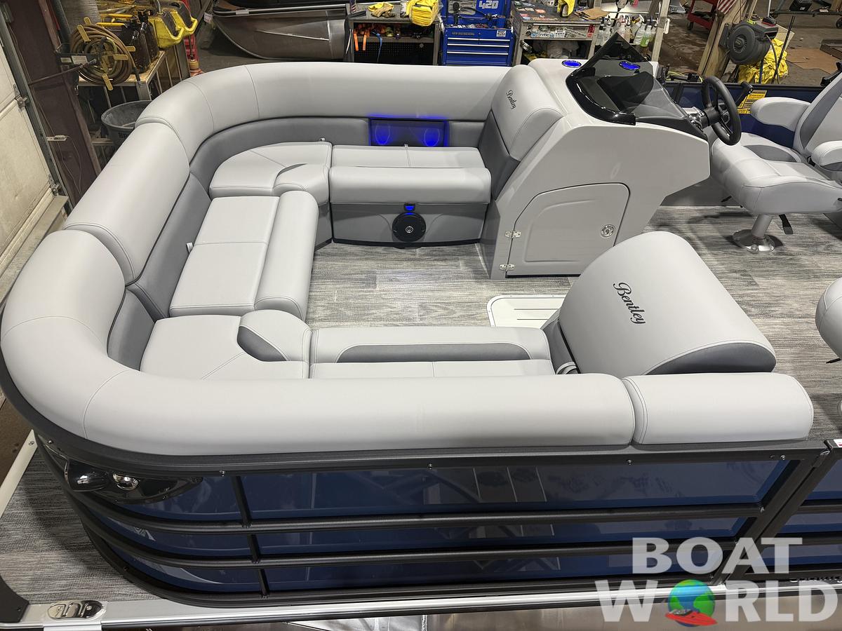 2026 Bentley 223 Navigator Quad Lounge Tritoon $50995