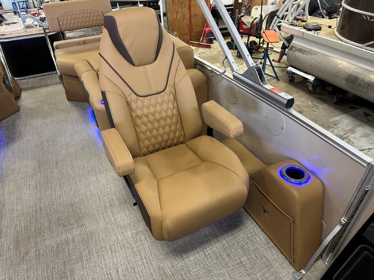 2025 Tahoe Pontoons Cascade 2385 Quad Lounge Shift SS Tritoon & Honda 4-Stroke EFI