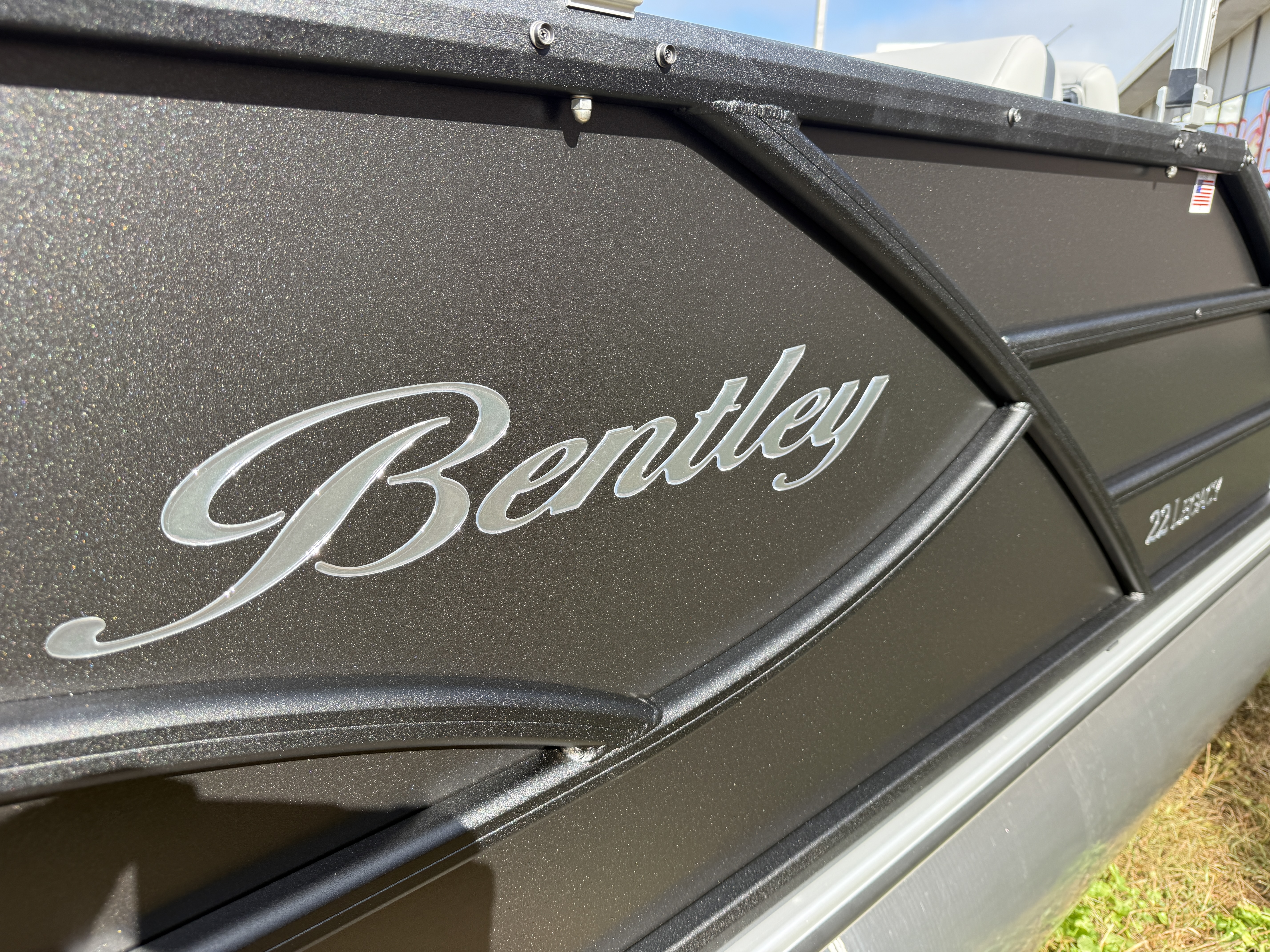 2026 Bentley Pontoons Legacy 220 Swingback 
