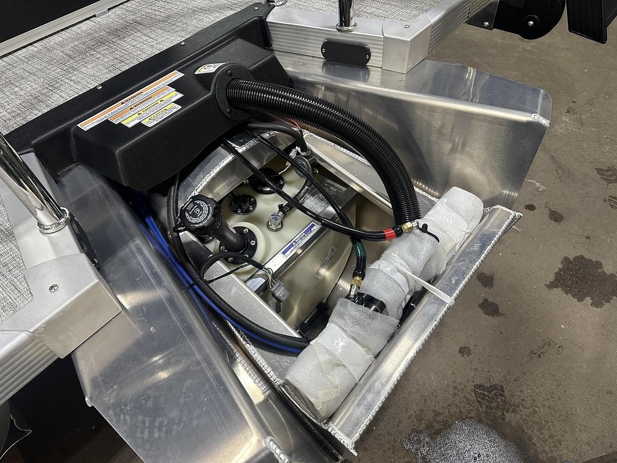 2025 Tahoe Pontoons LTZ 2385 Swingback (VRB) Windshield Tritoon & Honda 4-Stroke EFI