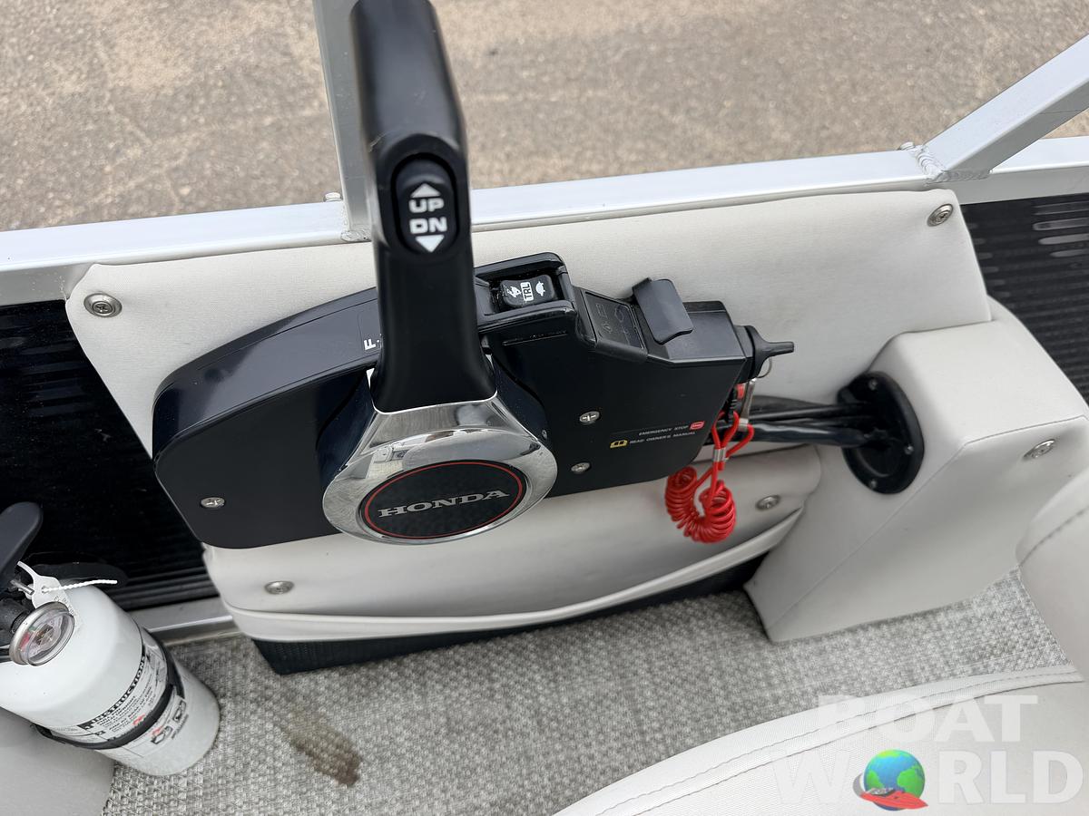 Used 2019 Qwest 822 LS Tritoon & 150HP Honda 4Stroke -$29,995