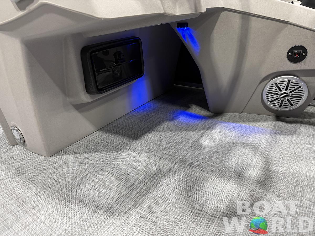 2026 Princecraft Vectra 23 RL Lounge Swingback Tritoon 