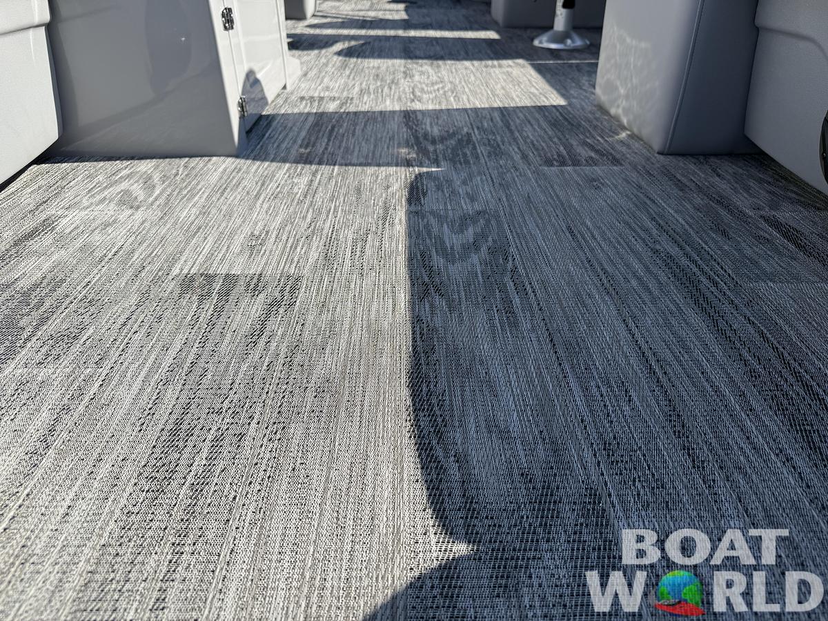 2026 Bentley Pontoons Legacy 220 Navigator Quad Lounge 