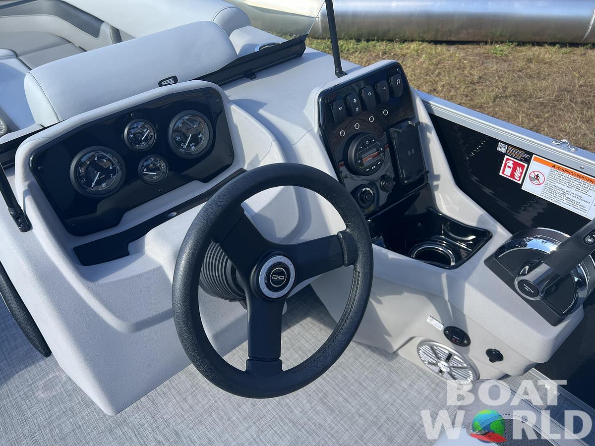 2026 Princecraft Vectra 23 RL Swingback Lounge Pontoon