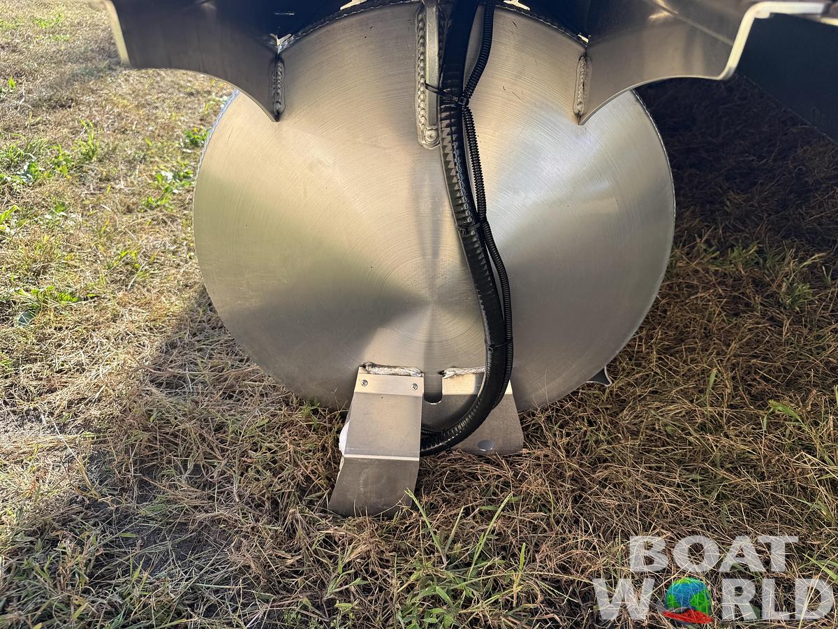 2026 Bentley Pontoons Legacy 223 Navigator DL Quad Lounge Tritoon & Honda 4-Stroke EFI