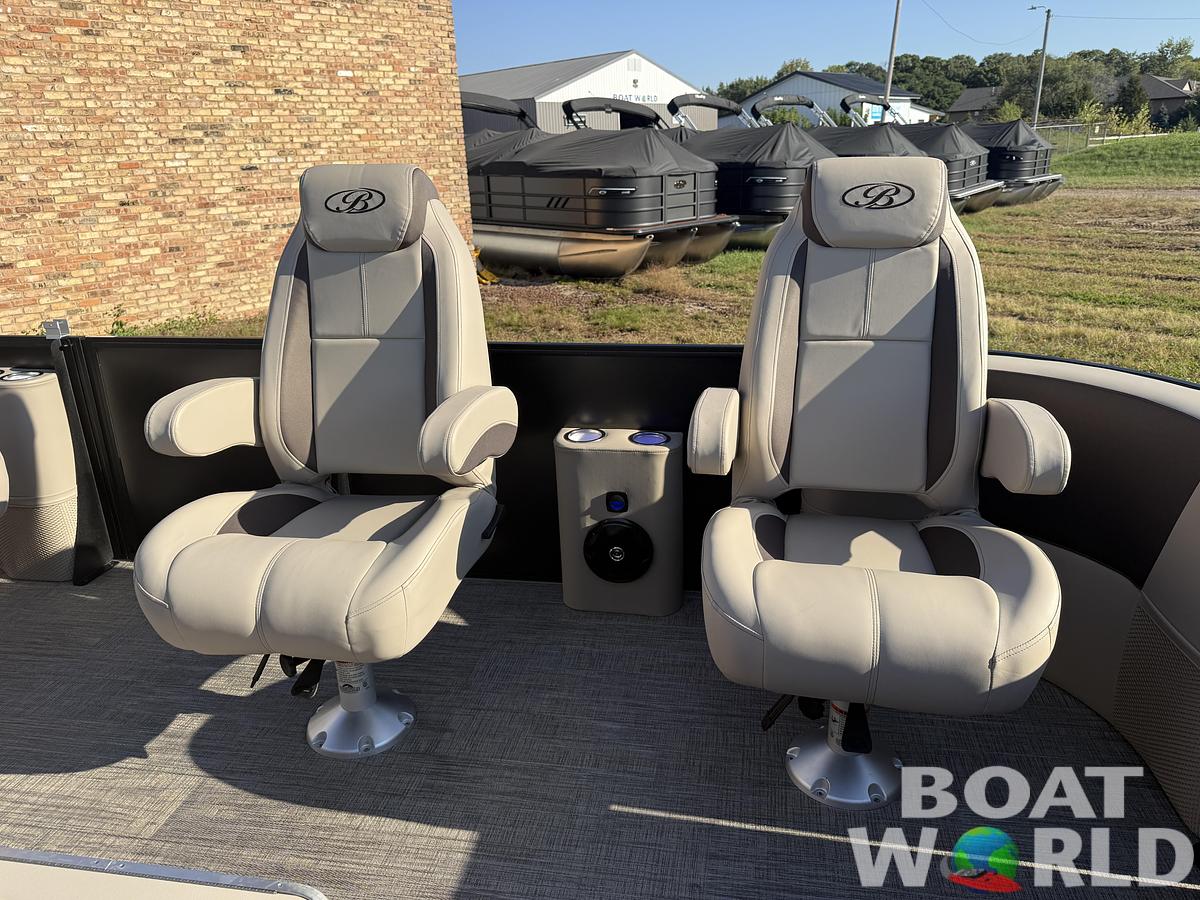 2026 Bentley Pontoons Legacy 223 Navigator DL Quad Lounge Tritoon & Honda 4-Stroke EFI