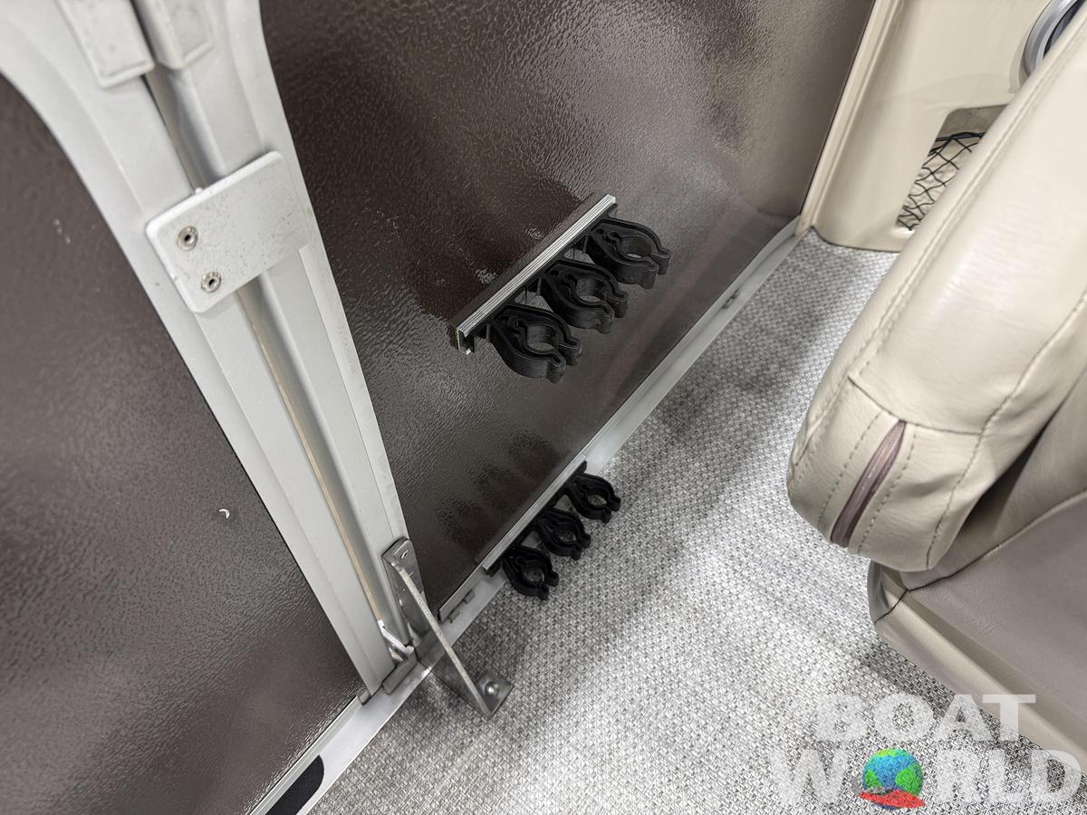 Used 2016 Premier 220 Castaway