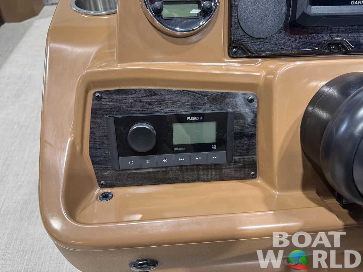 2027 Tahoe Sport VRB SE 2385 Swingback & 4-Stroke $35995