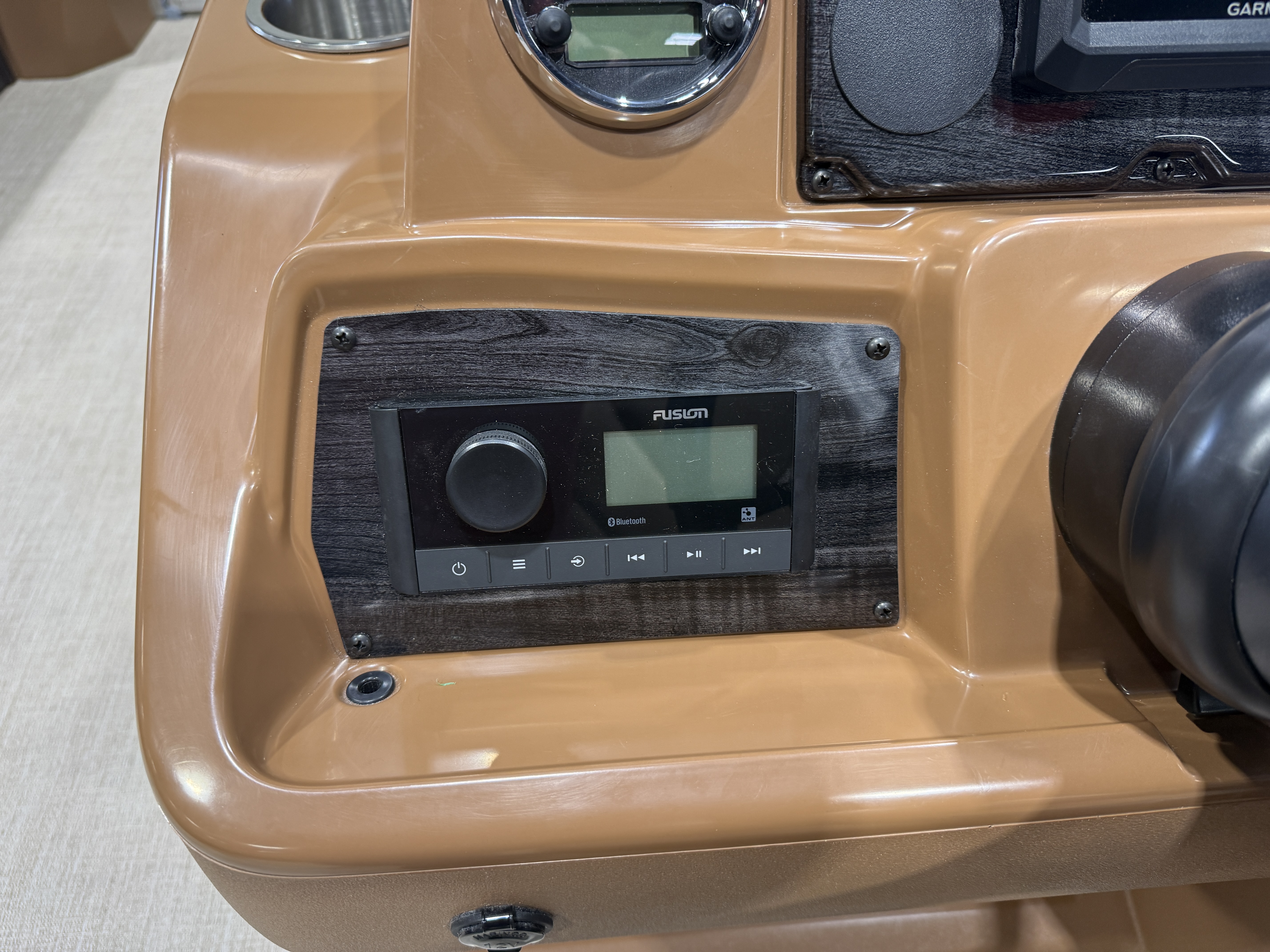 2027 Tahoe Sport VRB SE 2385 Swingback & 4-Stroke $35995