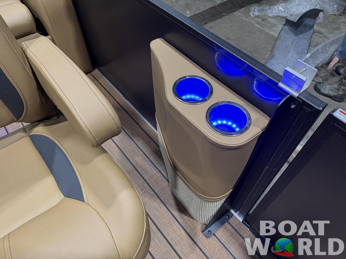 2026 Bentley Pontoons Legacy 220 Swingback 