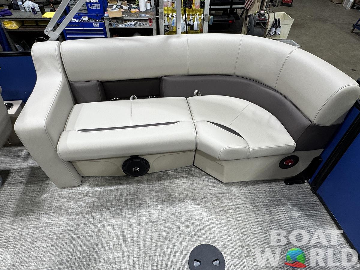 2026 Bentley Pontoons Legacy 220 Navigator Quad Lounge