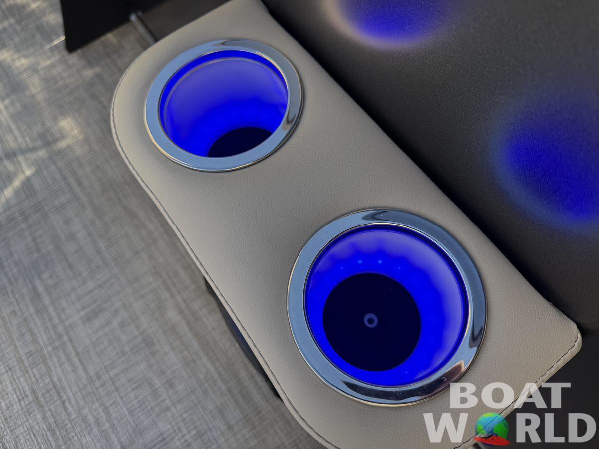 2026 Bentley Pontoons Legacy 220 Navigator DL Quad Lounge