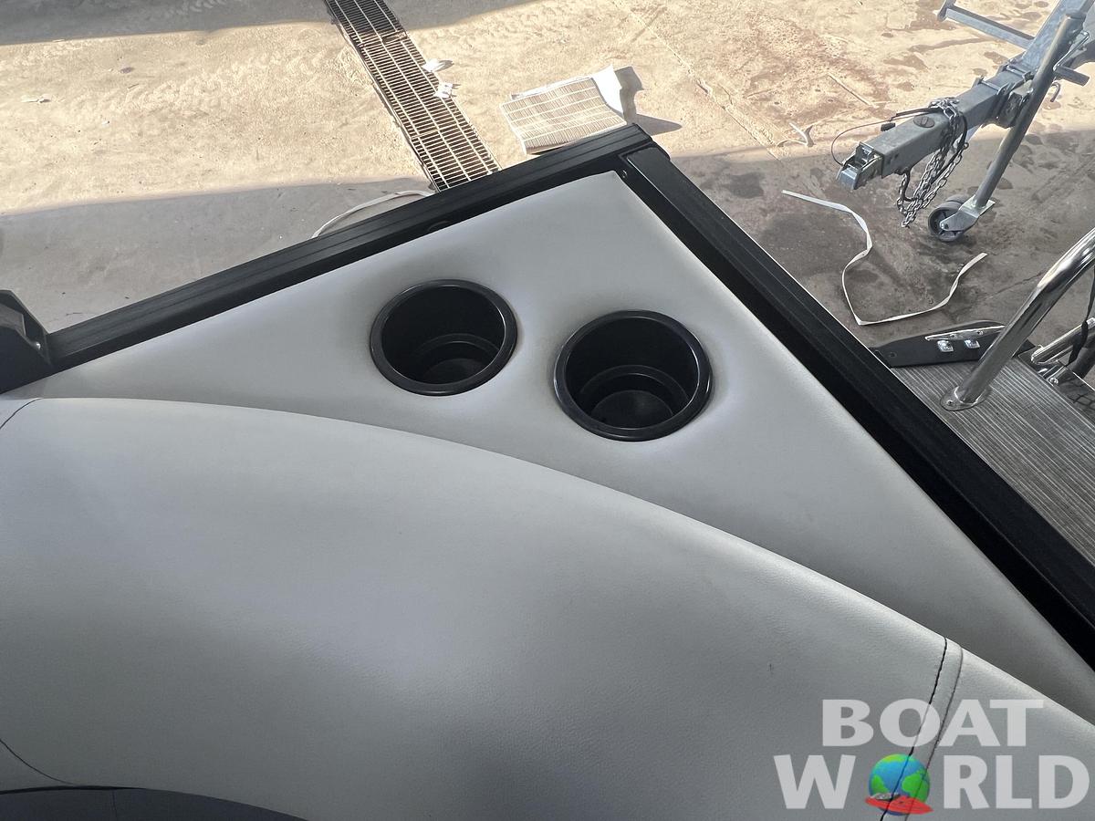 Used 2024 Viaggio Lago V16U & 60HP Suzuki 4Stroke -$24,995
