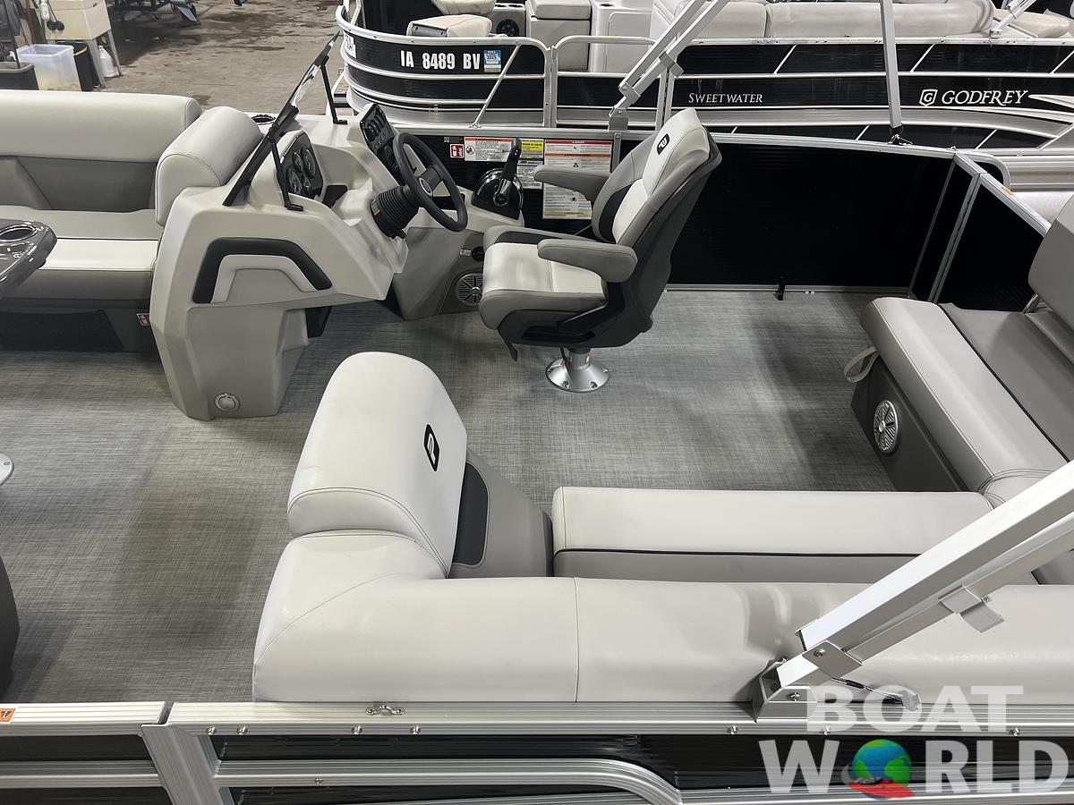 2026 Princecraft Vectra 21 RL Swingback Lounge Pontoon & Mercury 4-Stroke EFI