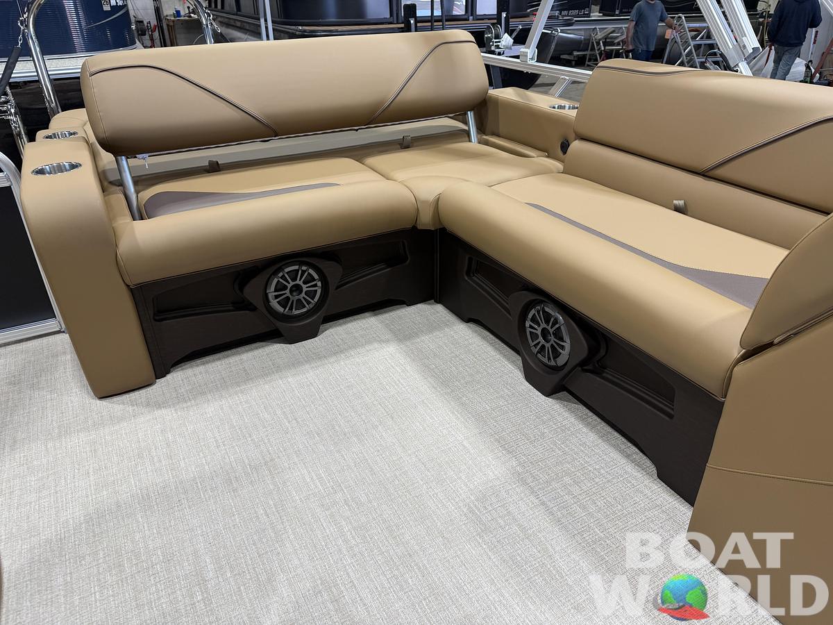 2027 Tahoe Sport VRB SE 2385 Swingback & 4-Stroke $35995