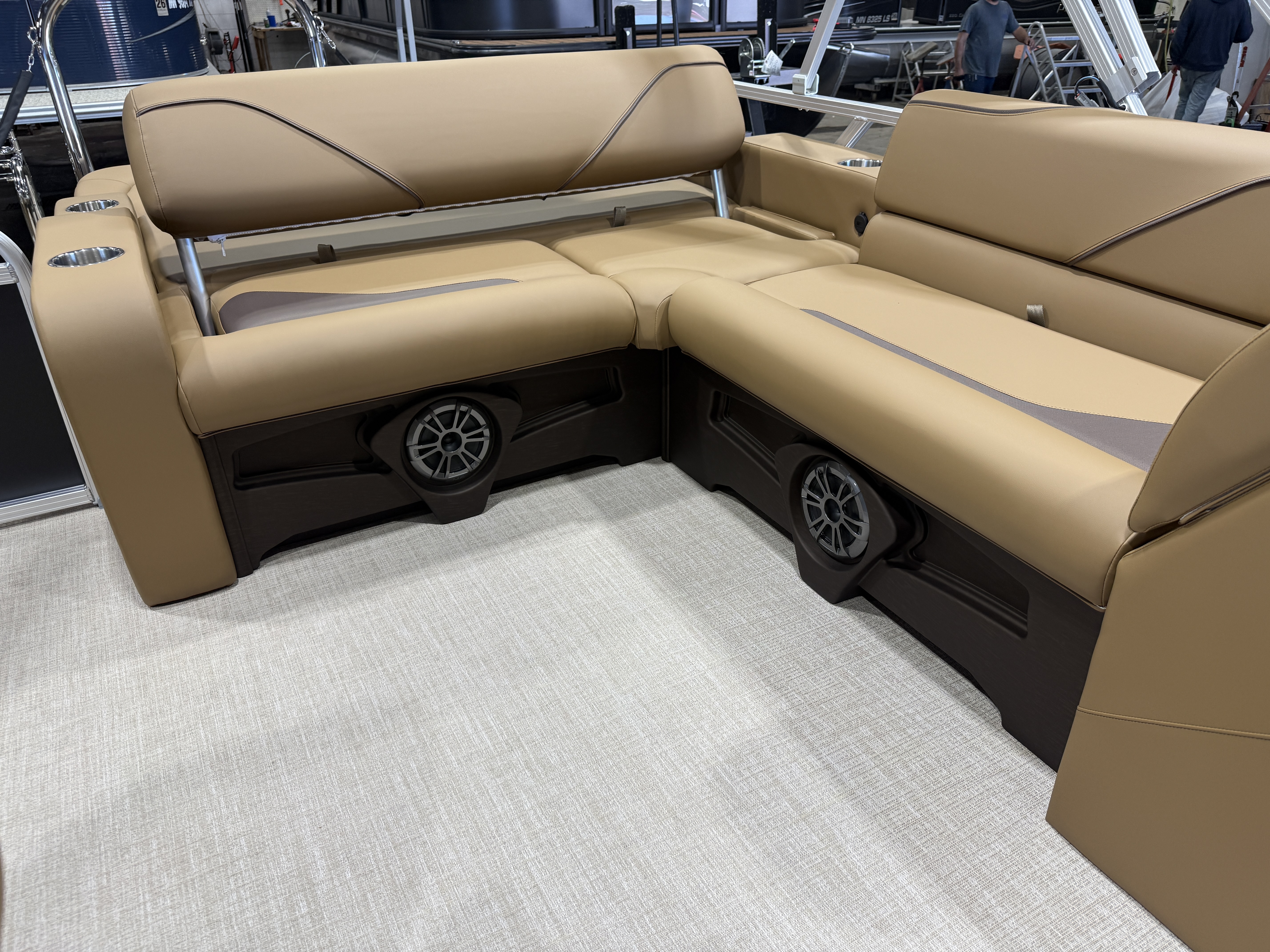 2027 Tahoe Sport VRB SE 2385 Swingback & 4-Stroke $35995
