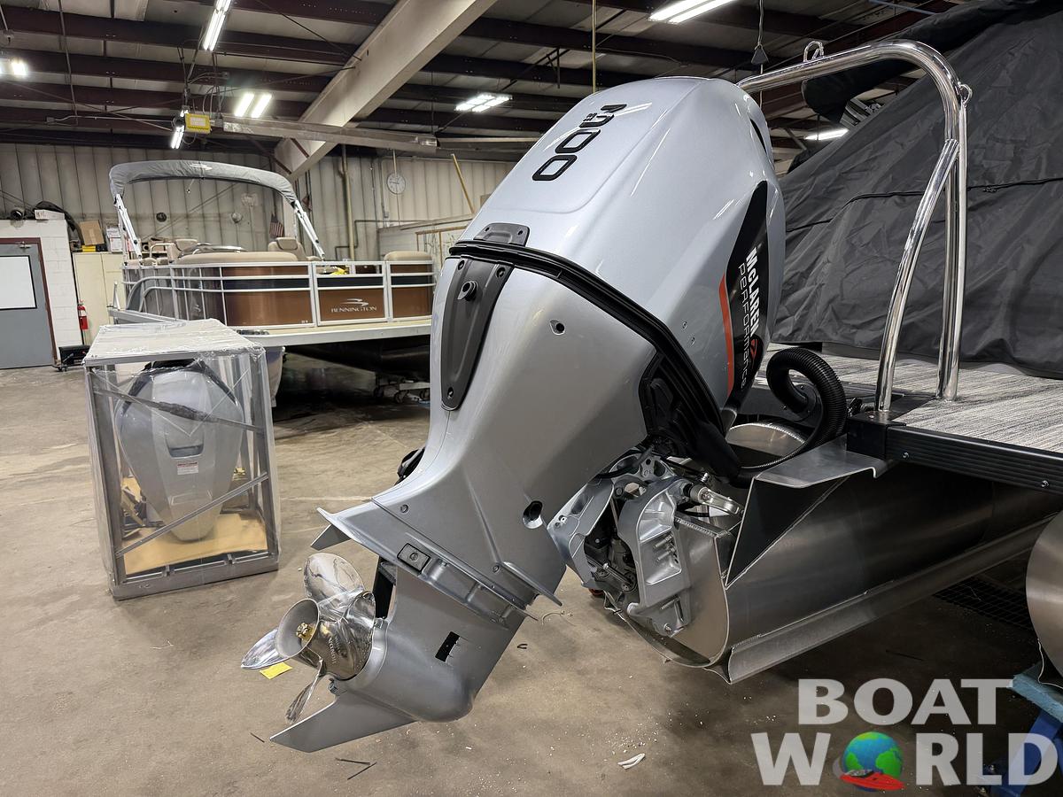 2026 Bentley Pontoons Legacy 243 300HP Swingback Tritoon